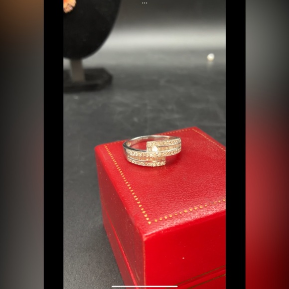 18k Baguette Cut Diamond Ring - Picture 2 of 14